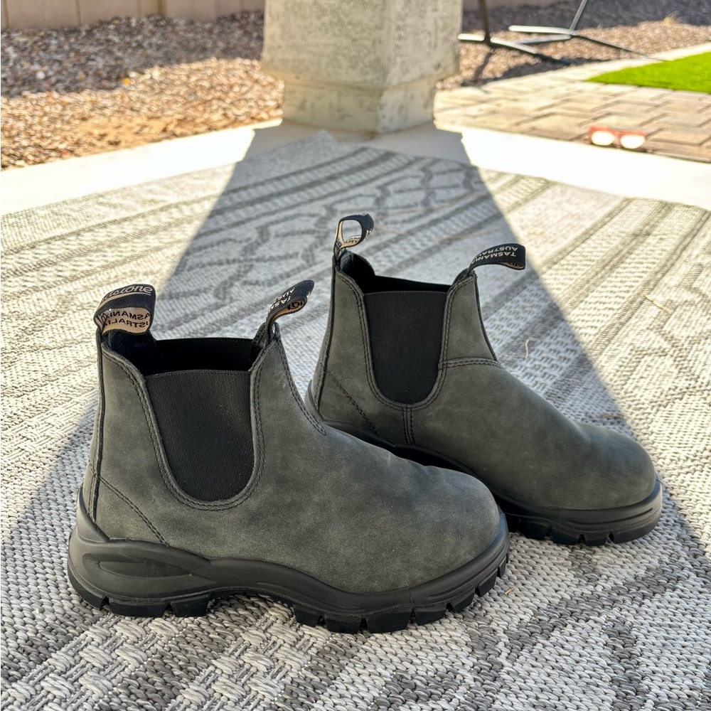 Blundstone #2238 Lug Chelsea Boots - Rustic Black